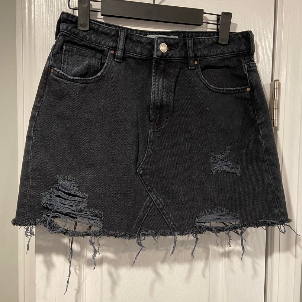Pacsun Black Cotton Denim Distressed Mini Skirt Zip Front 5 Pocket Size 27”